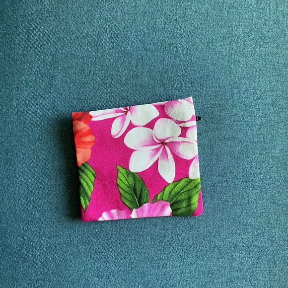 Maui Island pink coin pouch - Picture 2 of 2